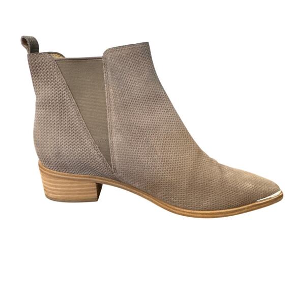 Marc Fisher Women's Mlyalen Grey Textured Suede Booties Size 6.5 - Picture 1 of 6